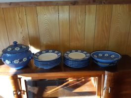 Schönes Geschirr-Set, blau mit Blumenmuster, Top Zustand!