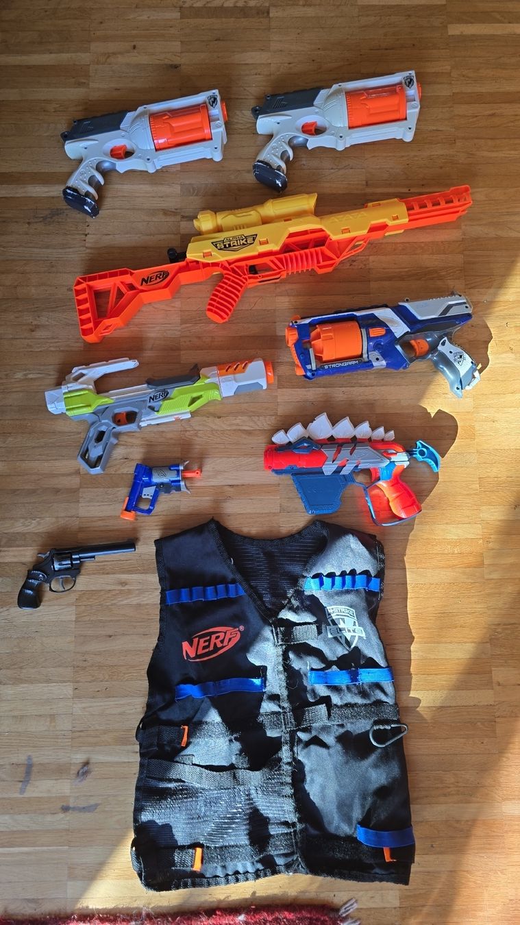 Nerf Giocattoli: Nerf Sammlung , inkl.Munitions Weste – Usato da Dübendorf venduto da jep76