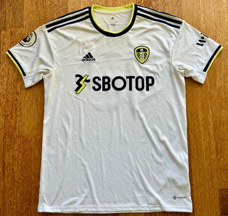 Leeds United Home Shirt - 2022/23 - mit Print Adams