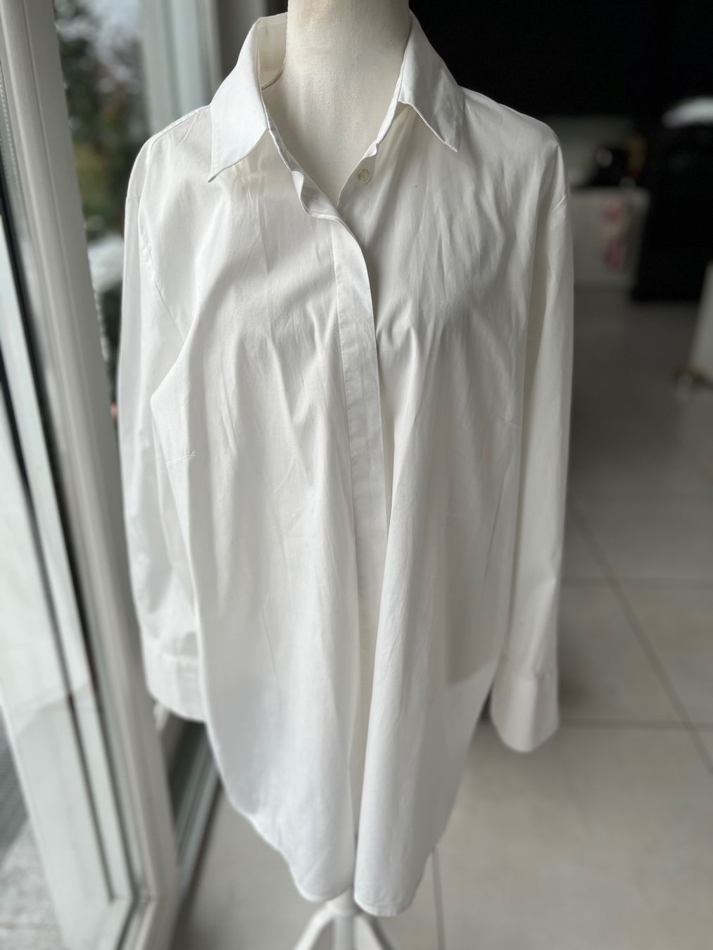 Chemisiers: Weisse Bluse Miss YOEK Gr. 46/48 – D'occasion à Ebmatingen par Mistelu