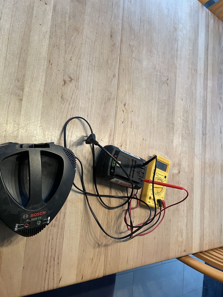 Bosch Caricabatterie: Aufladegerät Bosch 36v Gebraucht! – Usato da Gipf- Oberfrick venduto da T30Zimm 3