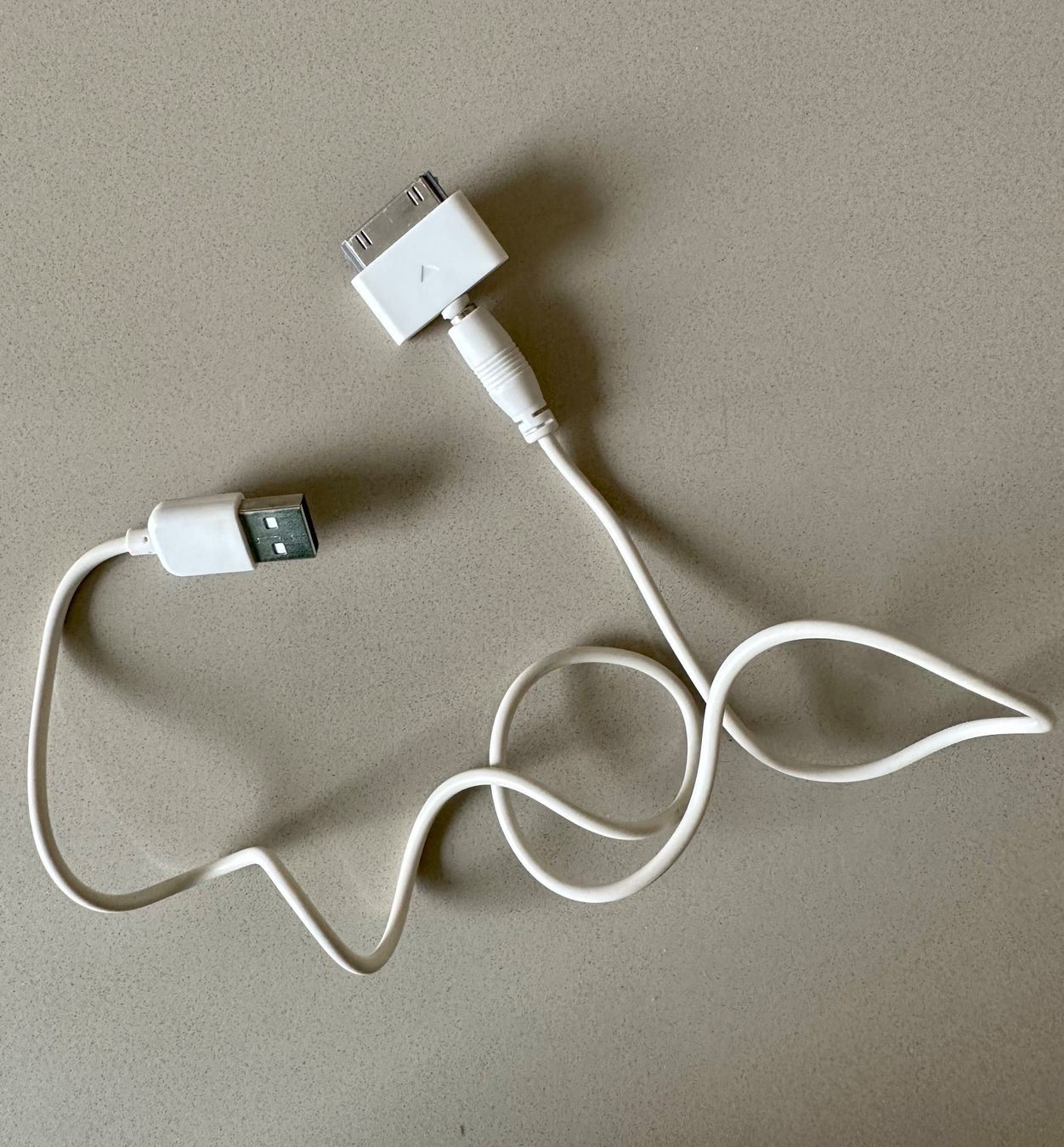 Kabel: Altes USB iphone/ipad Ladekabel – Gebraucht aus Schlieren von  1