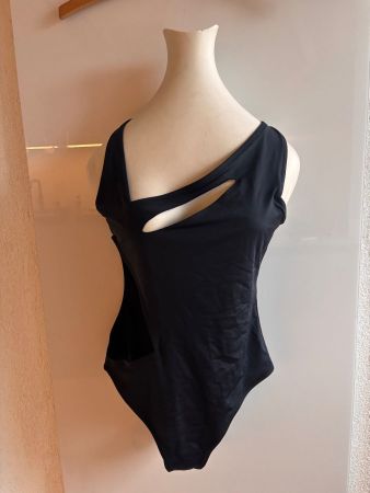 Asymetrisch & ausgefallenes Badekleid von AllSisters