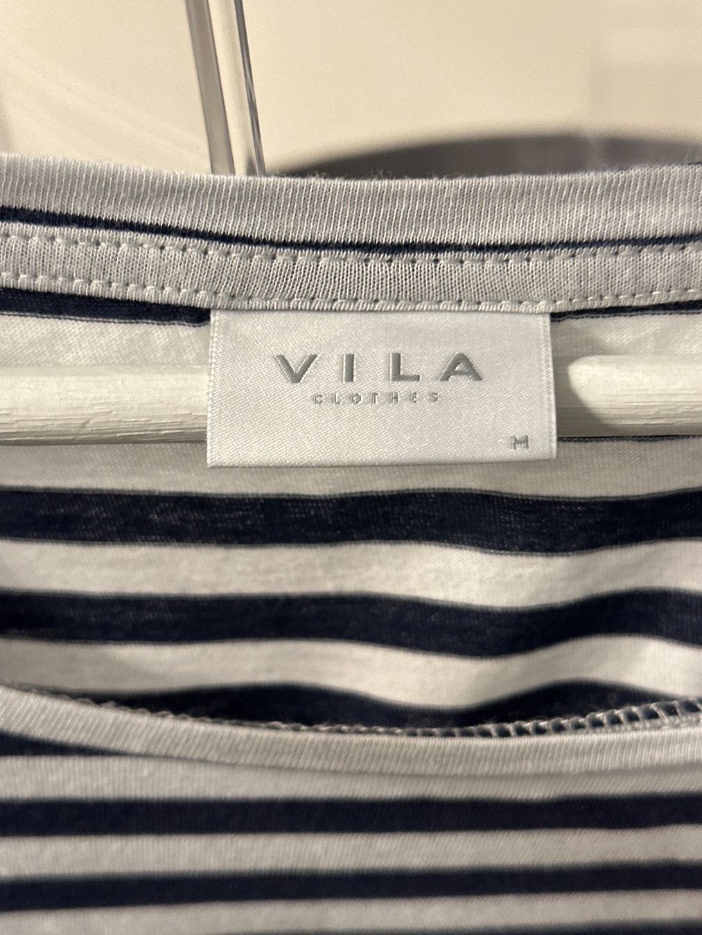 Vila T-Shirts: Shirt der Marke VILA Grösse M – Gebraucht aus Bettwiesen von Relux1 2