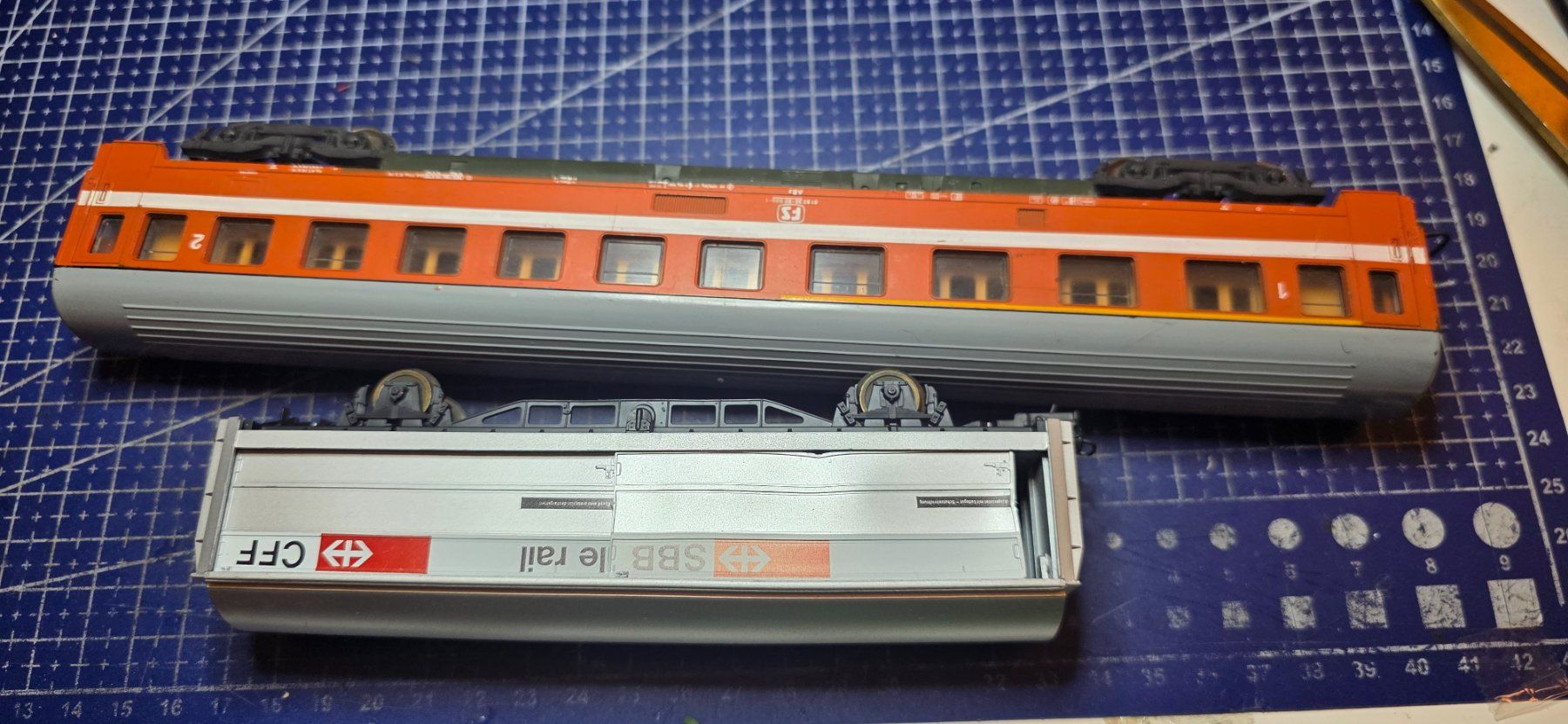 Lima Modellini di ferrovie: Lima Wagen 2 stück HO/DC – Usato da Hochfelden venduto da Danizh0 2