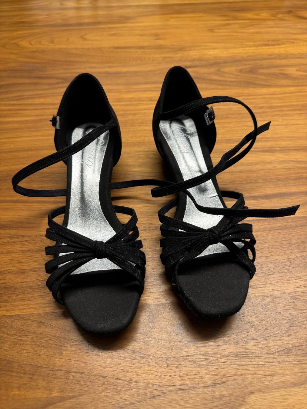 Scarpe da donna: Tanzschuhe Damen – Usato da Winterthur venduto da Malve00 1