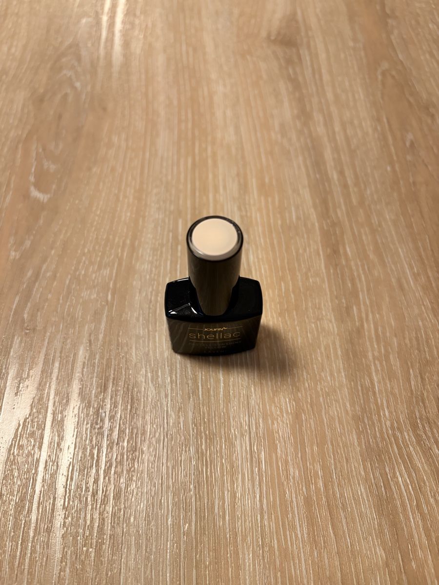 Smalto per unghie: Jolifin Laveni Shellac – Usato da Jonschwil venduto da sab_5gmn