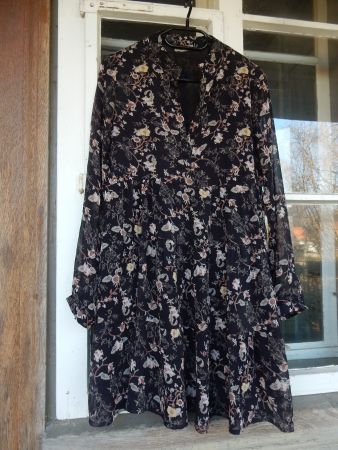 Kleid  alles Blüten .... * J . S . MILLENIUM  *  38   FRANCE