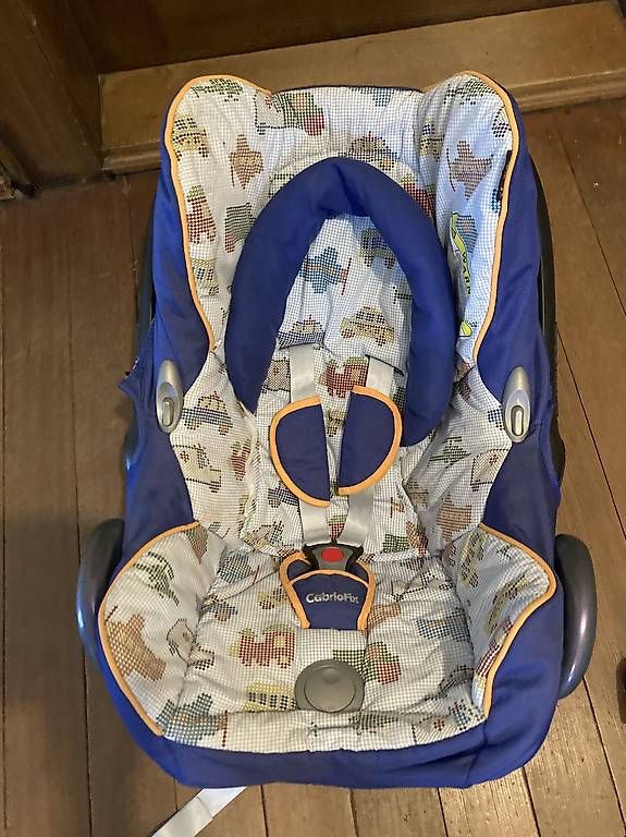 Auto-Kindersitze: Babyschale Cabriofix mit Regenschutz – Gebraucht aus Brugg AG von cor_2txl
