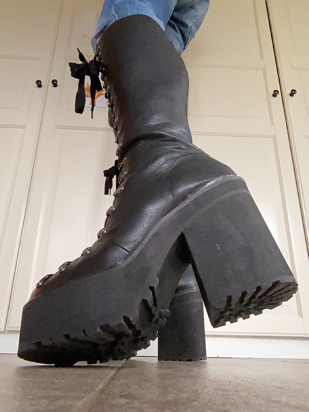 Killstar Damenschuhe: Killstar Gothic Plateau Stiefel – Gebraucht aus Tägerwilen von
