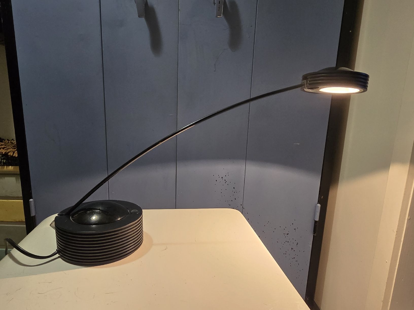 Lampen: Postmoderne Designerlampe – Gebraucht aus Biel/Bienne von alexriveros2