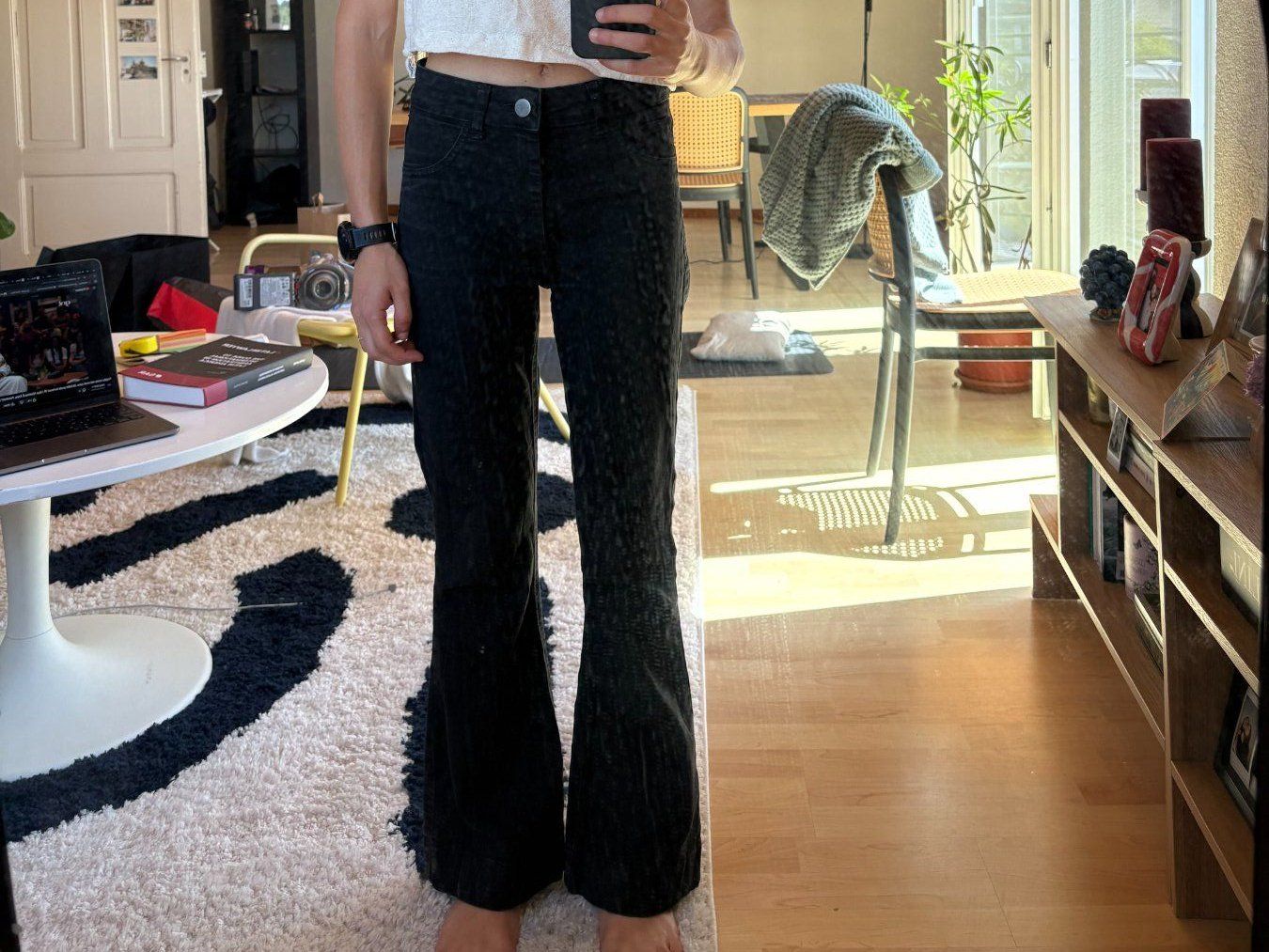 Jeans: Lizie Black Flare Jeans S / 36 – Gebraucht aus Fribourg von georgeabottino 3