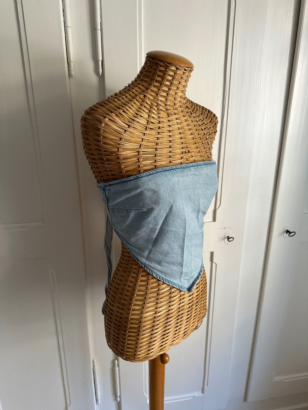 Zara Top: ZARA - Jeans-Top hellblau zum Binden S – Usato da Zürich venduto da Diazaio 1