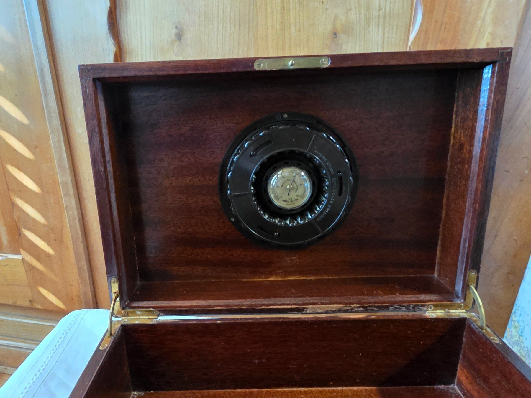 Humidificateurs: Humidor Holz Truhe Schatulle mit Messgerät – D'occasion à Walterswil BE par Lonitti 4