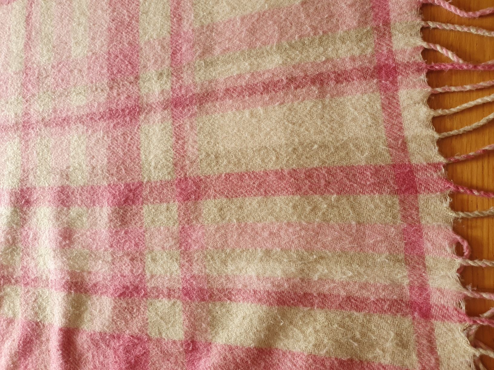 Foulards, Tücher & Schals: Schal kariert beige/rosa mit Fransen – Gebraucht aus Moosseedorf von Sonnenschein.. 8