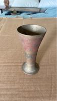 Vase en laiton gravé vintage état d'usage