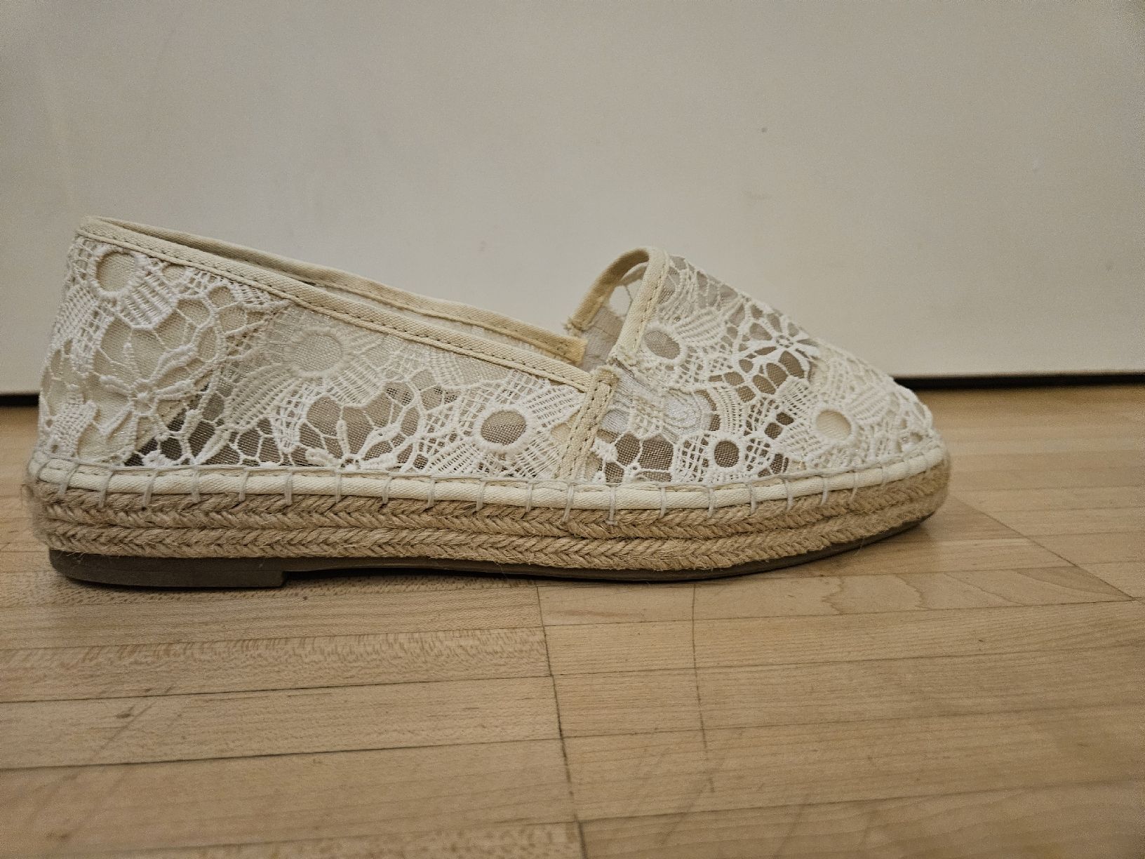 Tamaris Scarpe da donna: Weisse Espadrilles mit Spitze, Sommer Schuhe, Gr. 41 – Usato da Luzern venduto da Amarettli0 1