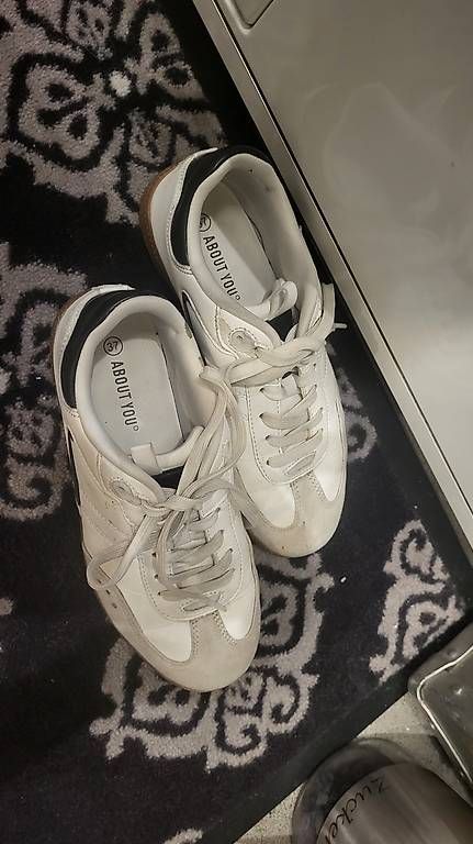 Herrenschuhe: Sneaker About You – Gebraucht aus Stallikon von tri_vb8g 1