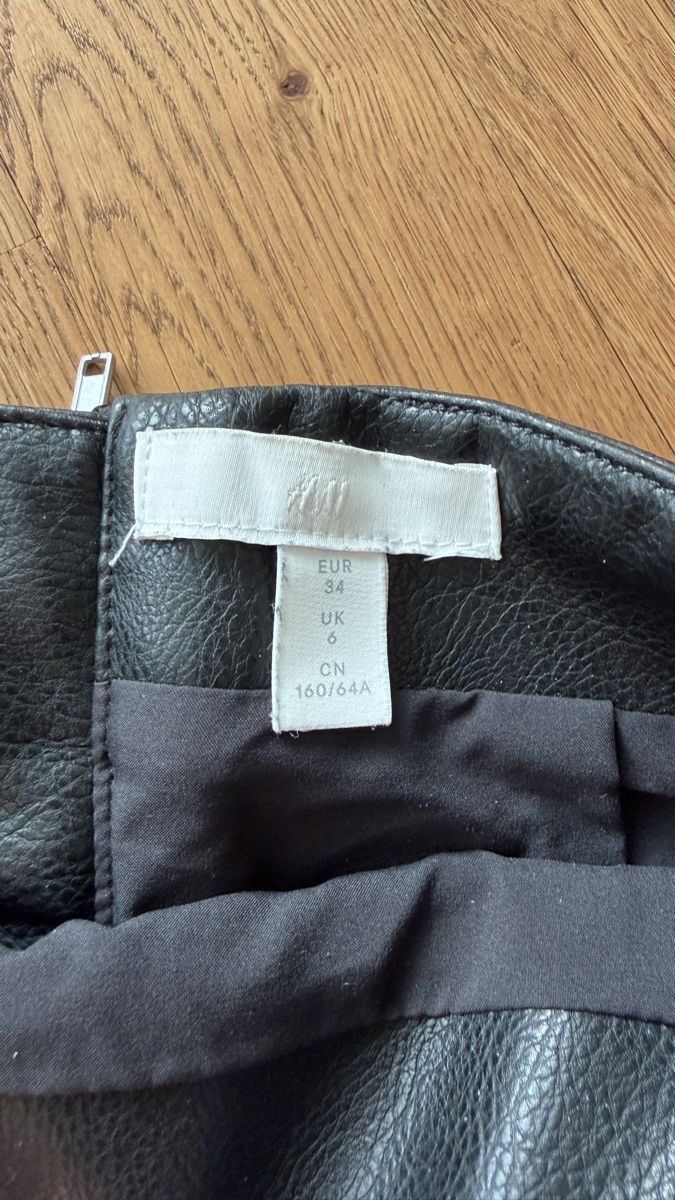H&M Röcke: Schwarzer Lederrock H&M – Gebraucht aus Meiringen von marinaz123 2