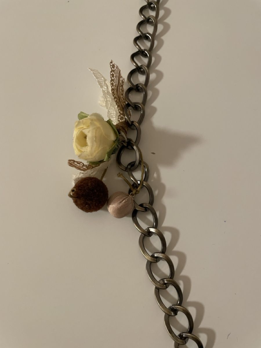 Colliers: Collier chaîne argentée avec décorations florales - Chic – D'occasion à Yverdon-les-Bains par mar_hg5t 2