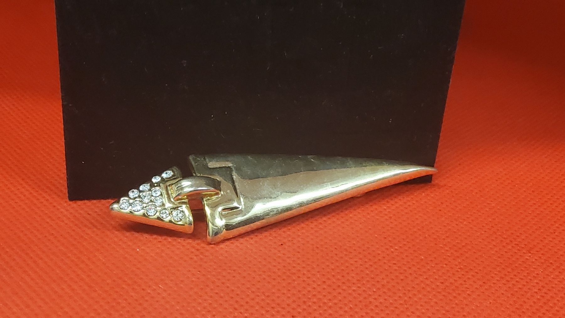Spille & Fermagli: Modische Brosche, goldfarben mit Strass, – Usato da Herisau venduto da Nluanalucas