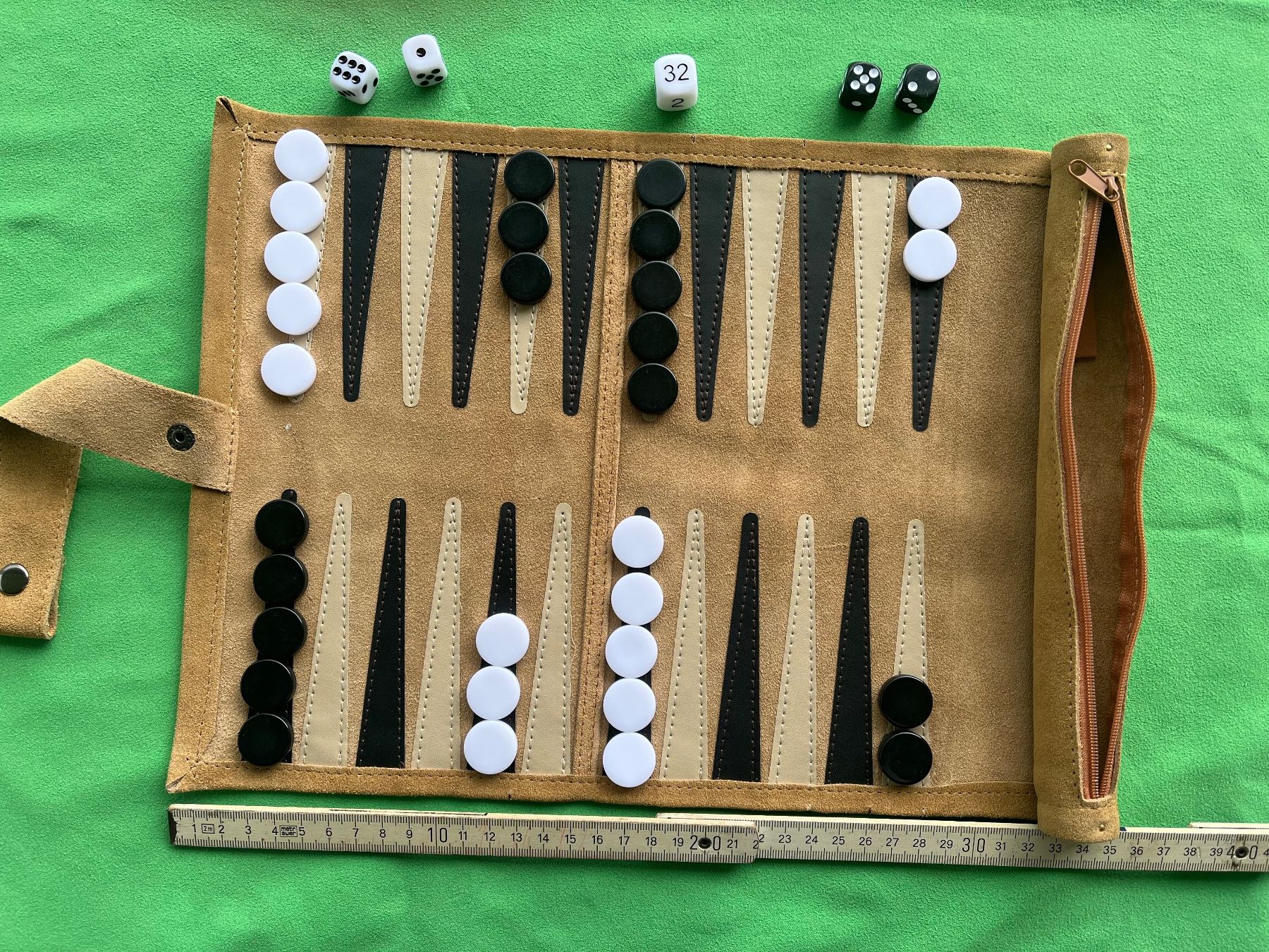Giochi: Backgammon Reisespiel Lux, echt Leder, rollbar, handgenäht – Nuovo e nell'imballaggio originale da Neuenkirch venduto da zwimpferspiel