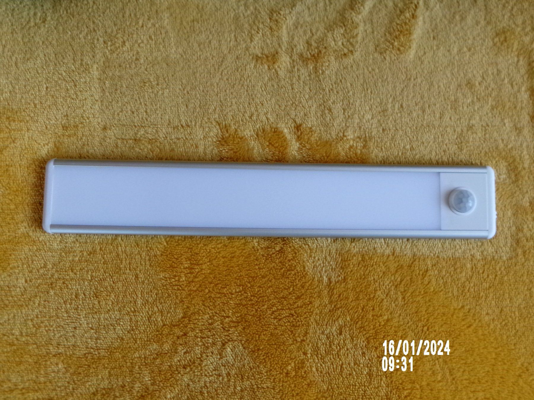 Lampade: WIEDERAUFLADBARE NACHT-LED-LEUCHTE MIT SENSOR – Nuovo (secondo la descrizione) da Safenwil venduto da universum78 1