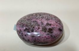 Sehr schöner Rhodonit Free Form Handschmeichler