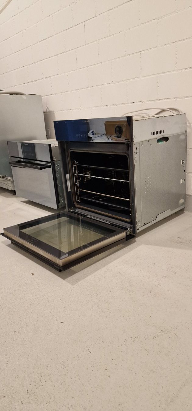 Electrolux Forni: Electrolux Einbaubackofen EBGL70SP–Dampf-/Heissluftbackofen – Usato da Hinwil venduto da Felsenhof-Didi 1