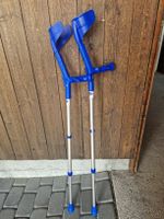 Krücken mit anatomischen Handgriffen, blau, verstellbar