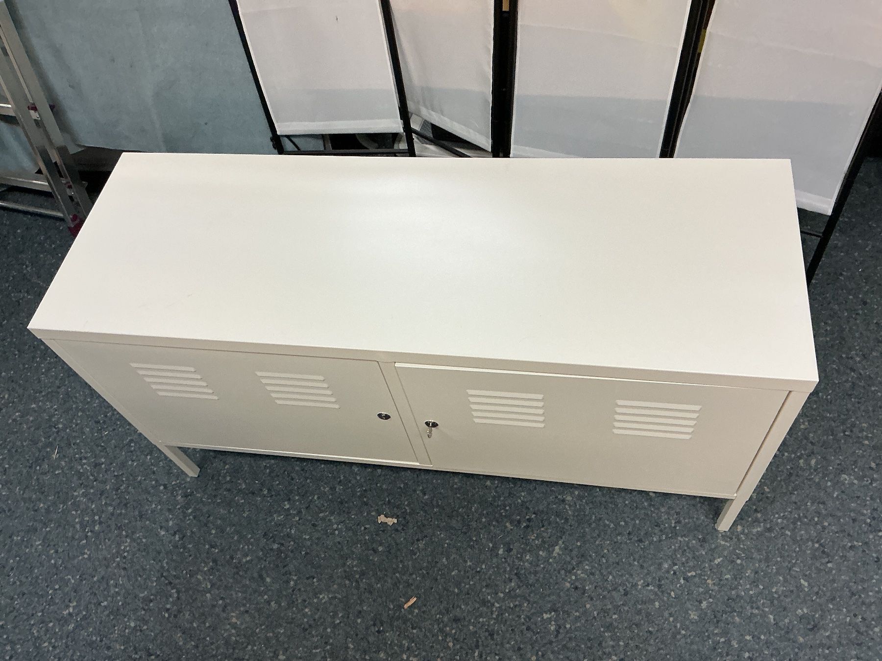 Armadi: Metallschrank IKEA PS Nr 4 – Usato da Bern venduto da vielerart 1