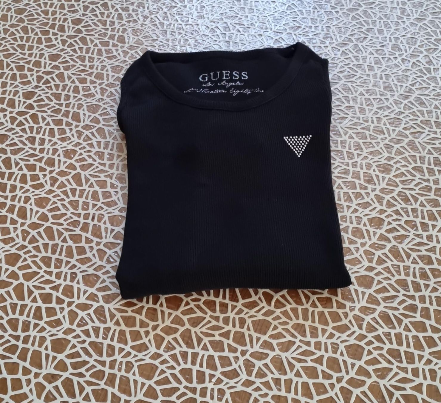 Guess T-shirt: Maglietta Guess nera taglia S – Usato da Cadenazzo venduto da man_9hnd 2