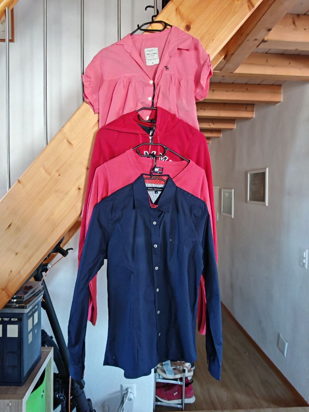 Tommy Hilfiger Lotti di vestiti: Lot Tommy Hilfiger + Abercrombie – Usato da Bex venduto da sni_q7lh