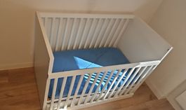 Babybett Weiss mit Matratze und mehr