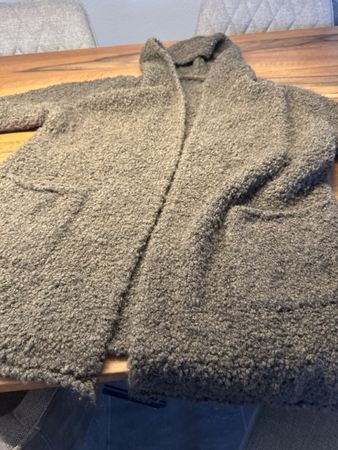 Strickjacke mit Kapuze grau Teddy Optik guter Zustand