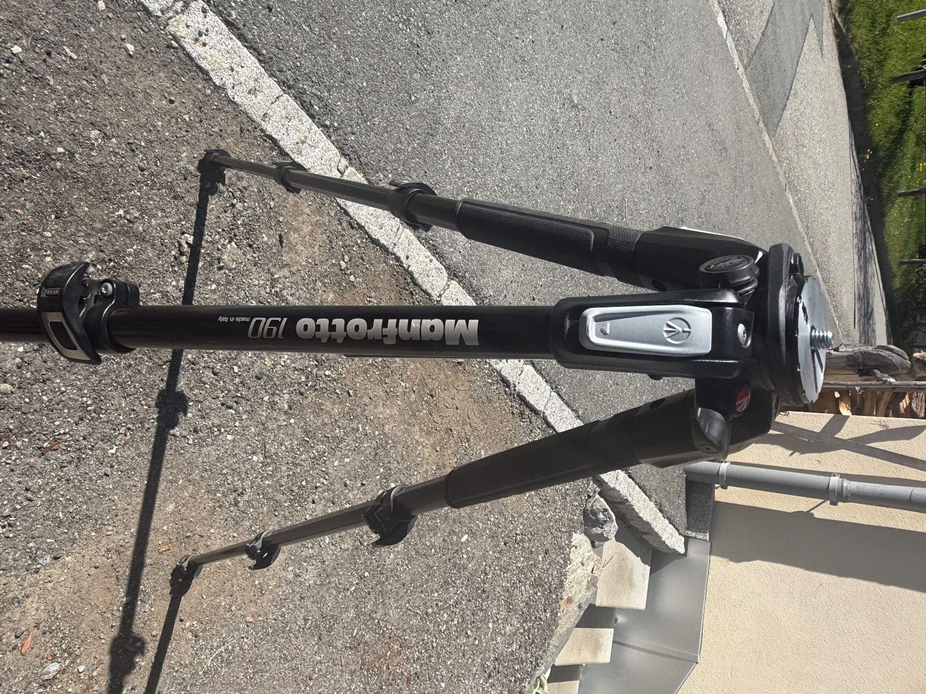 Manfrotto Treppiedi & Teste: Verkaufe Stativ Manfrotto 190 – Usato da Brail venduto da Ivonne87