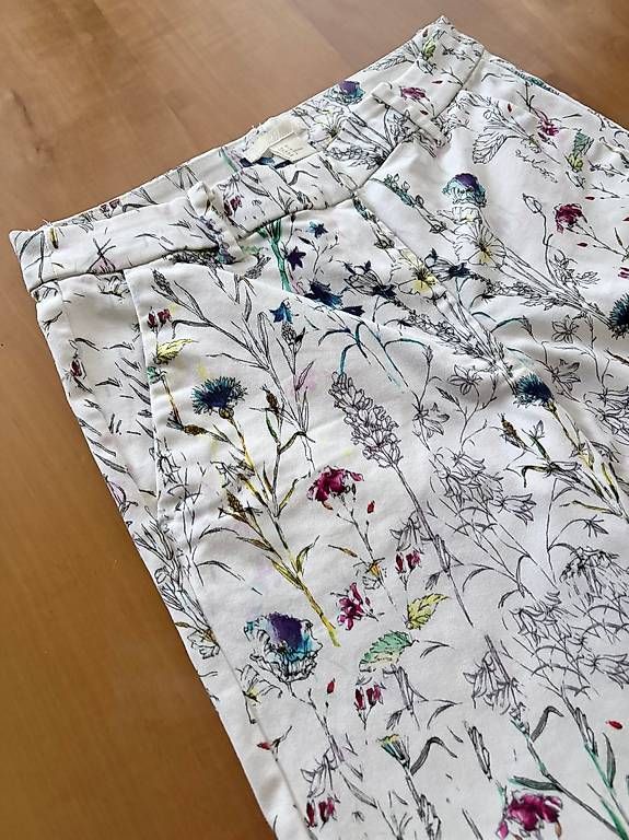 H&M Pantaloni: Mega schöne Hose mit Blumen H&M Gr. 36 – Usato da Dietlikon venduto da Pmt_zh 1
