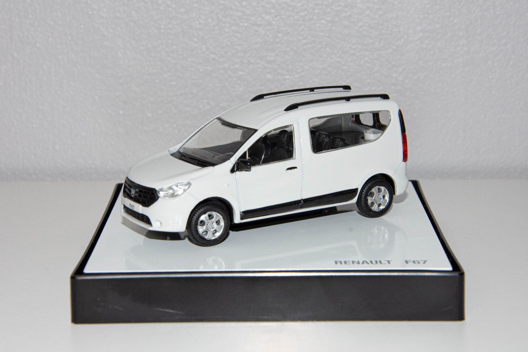 Dacia Modellini d'auto: Dacia Dokker (1/43) – Usato da Genève venduto da auto_miniatures