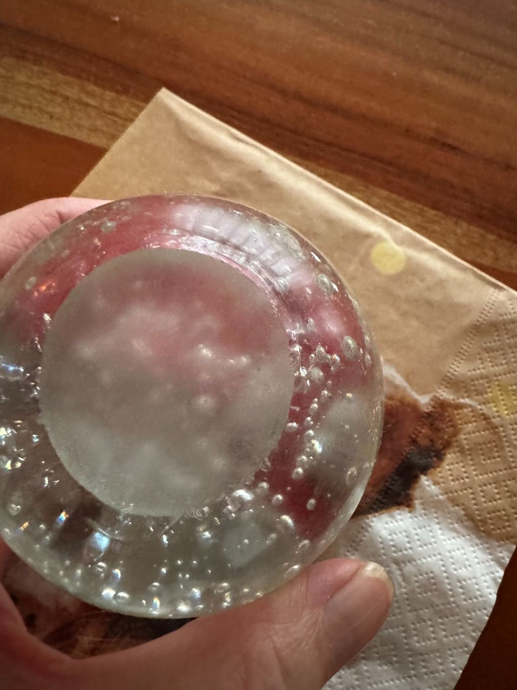 Bicchieri: Briefbeschwerer Glaskugel weiss mit bubles – Nuovo (secondo la descrizione) da Gockhausen venduto da Aston 1