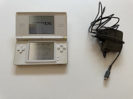 Console de jeux Nintendo DS grise état usagé