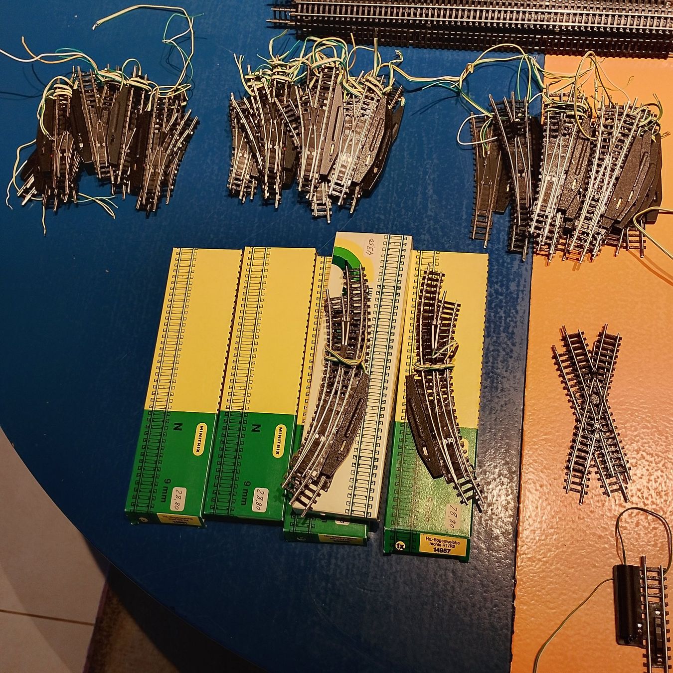 Trix Modelleisenbahnen: Minitrix Gleis & Weichen Konvolut – Gebraucht aus Dällikon von Brunotrix 1