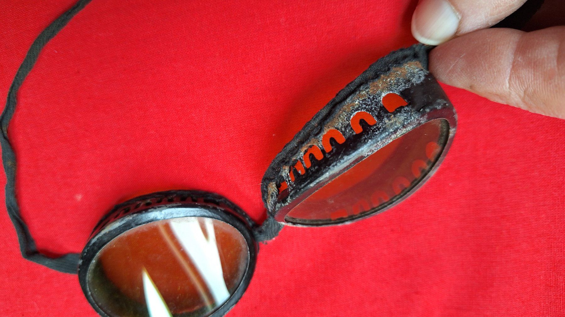 Occhiali & Lenti: antike Gletscherbrille in  Blechdose, von der Armee – Usato da Dornach venduto da majo8689 4