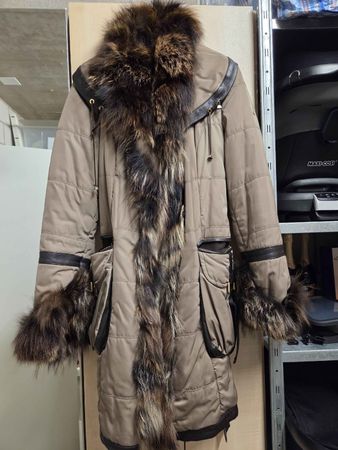 Elegante Winterjacke mit Echtpelzbesatz, Grösse 38