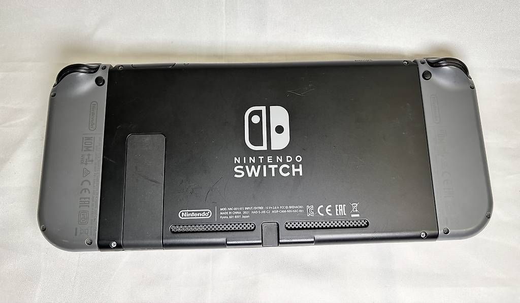 Nintendo Console: Nintendo Switch | Accessori + 2 giochi + 128GB SD – Usato da Gordola venduto da kar_gy5g 4