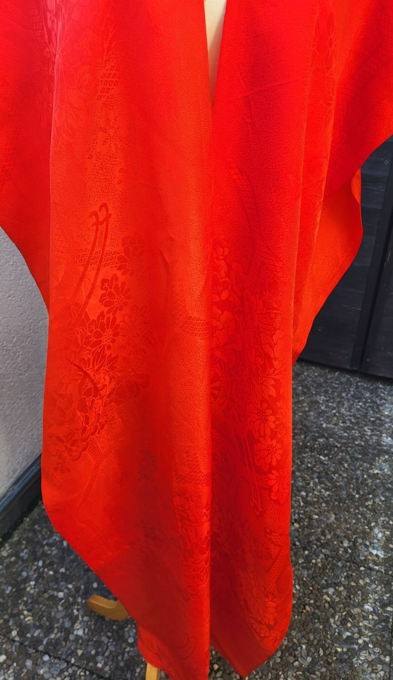 Tessuti: Soie rouge morceaux – Usato da Fribourg venduto da VictoriaShop7 2