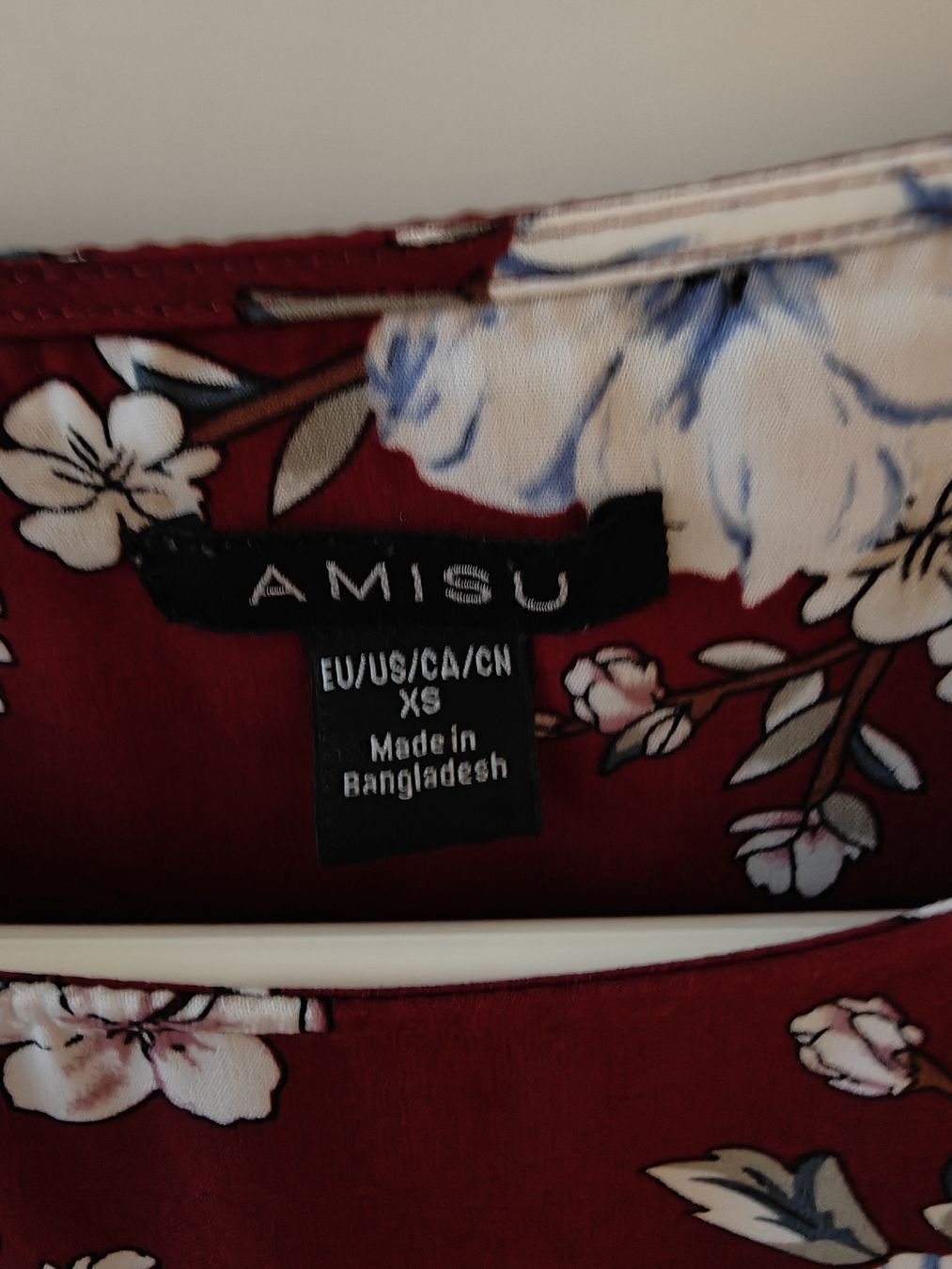 Lotti di vestiti: Kleiderpaket Bluse mit Blumenmuster, Grösse XS oder 36 – Usato da Altdorf UR venduto da fga_8v2t 1