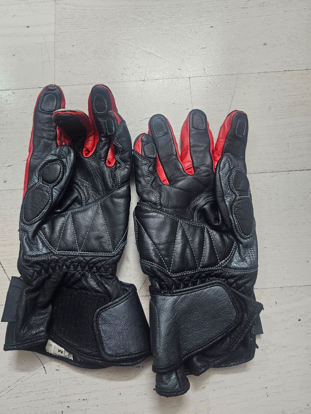 Guanti & manicotti: Motorradhandschuhe Richa Leder Schwarz Rot Grösse M – Usato da Dietikon venduto da Natsuabi 1