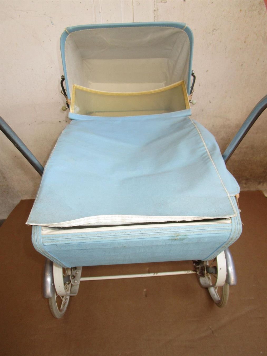 Puppenwagen 70er Jahre hellblau (Gebraucht) in Eschenbach SG fr CHF 40   nur Abholung auf Ricardo kaufen