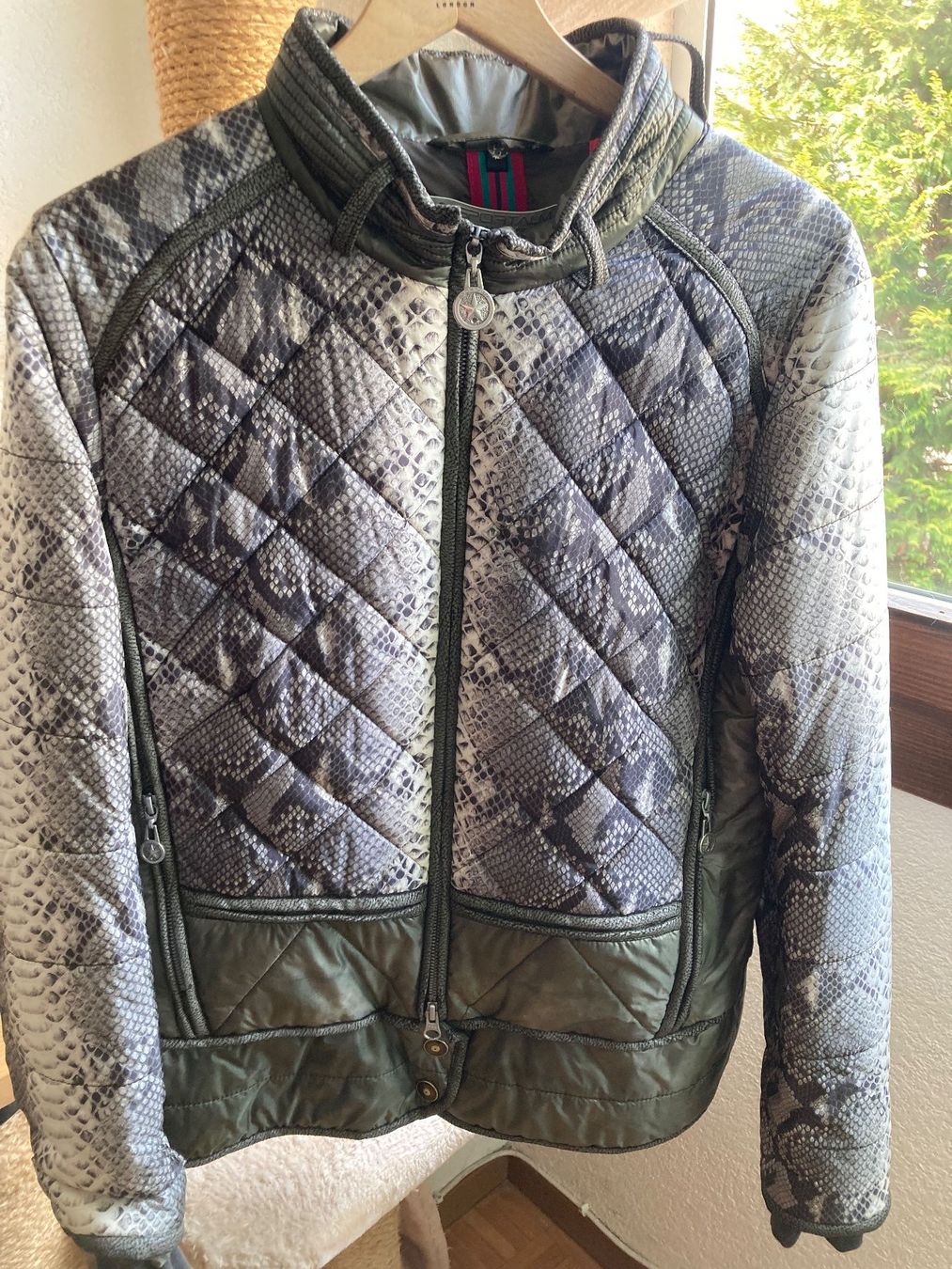 Sportalm Vestes: Aussergewöhnlich Sportalm Winterjacke Python Print Grösse 42 – D'occasion à Geroldswil par sch_7t97