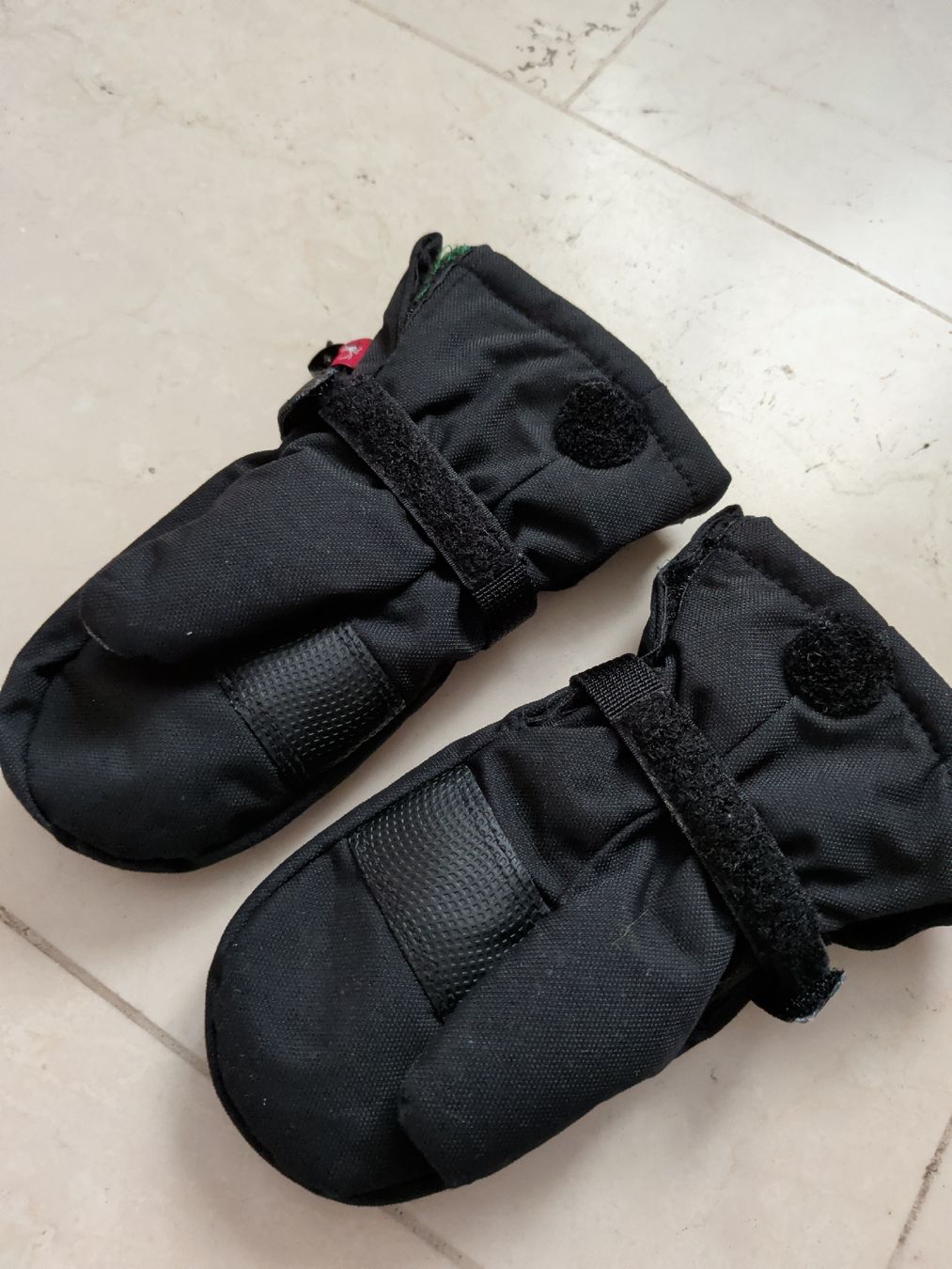 Spyder Guanti: Spyder Skihandschuhe Kinder, Schwarz, Grösse S – Usato da Hinteregg venduto da Pribezh 1